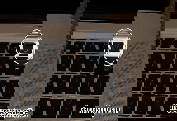 sửa macbook không lên nguồn